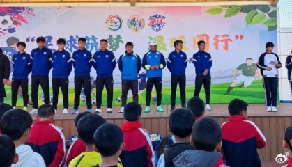 当“滇超力量”遇见校园热爱 丽江队用足球传递拼搏与温暖|玉龙县文笔学校|滇超丽江队|丽江市|校园足球|校园活动_新浪体育_新浪新闻